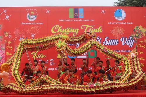 Bắc Giang: 'Xuân yêu thương - Tết sum vầy' cho hơn 2.000 thanh niên công nhân