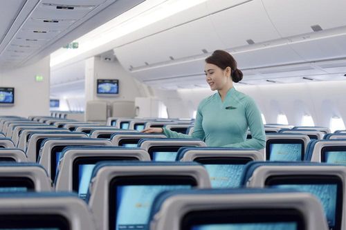 Bộ trưởng gửi thư khen tiếp viên Vietnam Airlines
