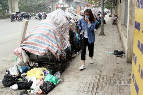 Nên bỏ những danh hiệu không thực chất
