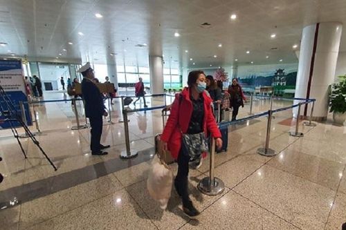 Sân bay Nội Bài tăng cường công tác kiểm dịch phòng viêm phổi cấp
