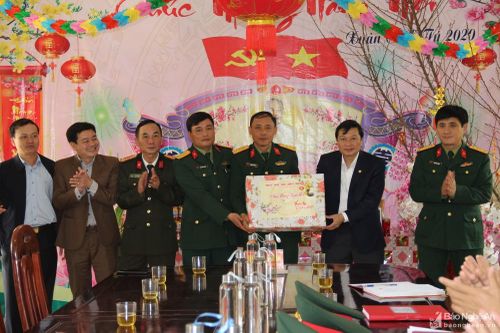 Phó Chủ tịch UBND tỉnh Lê Hồng Vinh thăm, chúc Tết các cơ quan, đơn vị