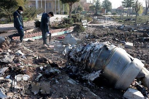 Iran: Máy bay của Ukraine bị 2 tên lửa tầm ngắn bắn trúng