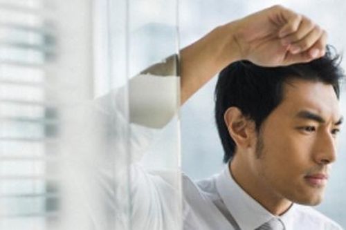 Nghi vợ ngoại tình, tôi tìm cách theo dõi để rồi chết lặng vì cảnh tượng trước mắt