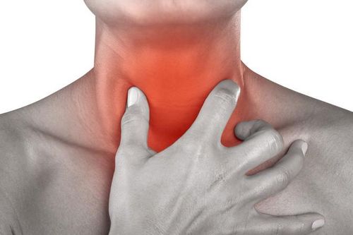 Sưng cổ, nuốt đau, tưởng bị cảm hóa ra ổ áp xe khổng lồ