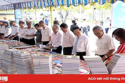 Triển lãm sách, báo, tạp chí, ảnh Xuân Canh Tý 2020, tại Khu Lưu niệm Chủ tịch Tôn Đức Thắng
