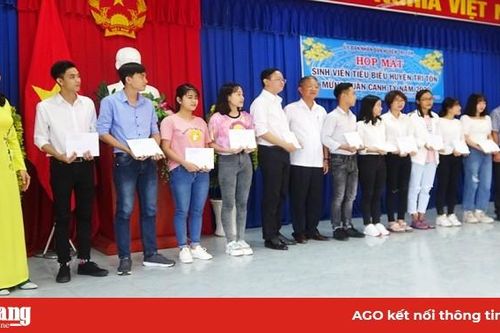 Tri Tôn họp mặt sinh viên mừng xuân