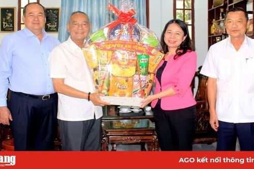 Lãnh đạo tỉnh An Giang thăm, chúc Tết các đồng chí nguyên Bí thư Tỉnh ủy