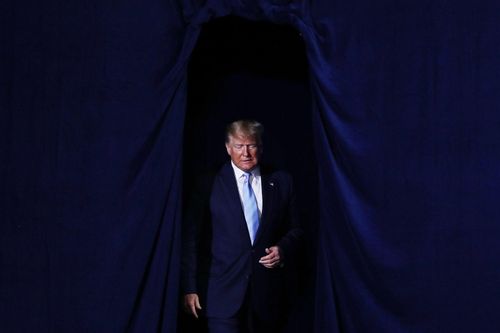 Uy tín Tổng thống Trump đang giảm?