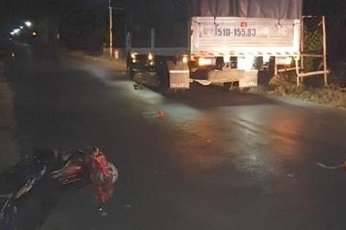 Người đàn ông đi xe máy bị ôtô tải tông tử vong trên quốc lộ 30