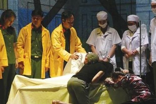 Từ vở kịch 'Vẫn sống' nghĩ về đề tài sân khấu CAND