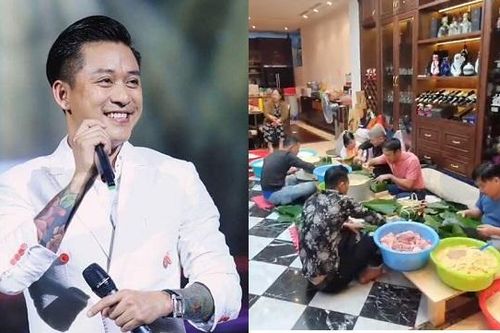 Tuấn Hưng hào hứng cùng bạn bè tự gói bánh chưng trước Tết Nguyên đán