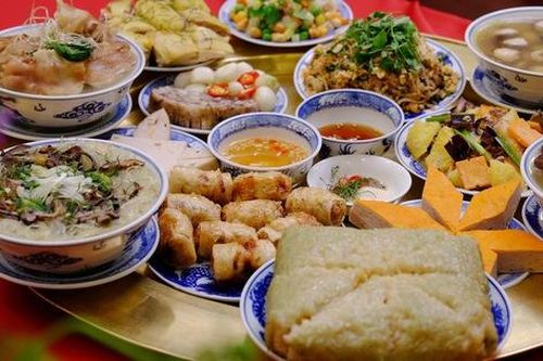 BS nói về những nguy hại đối với sức khỏe từ mâm cỗ nguội ngày Tết
