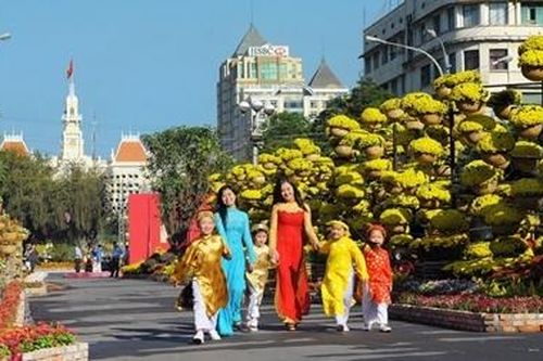 Ở lại ăn Tết với Sài Gòn được không?