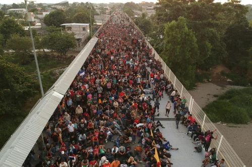 Hàng trăm di dân vượt sông, đụng độ lực lượng an ninh Mexico