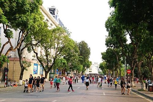 VIDEO Tạm dừng Phố đi bộ khu vực hồ Hoàn Kiếm