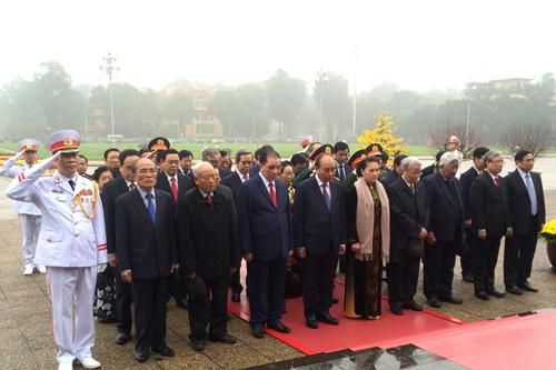 Lãnh đạo Đảng, Nhà nước viếng Chủ tịch Hồ Chí Minh và các Anh hùng liệt sĩ
