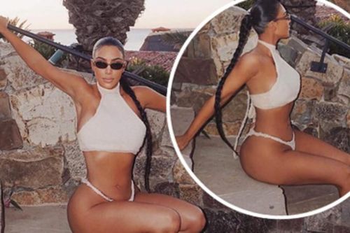 Kim Kardashian khoe vòng 3 'bốc lửa' với đồ bơi bé xíu