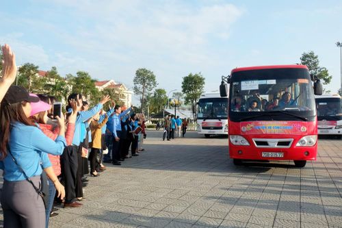 62 chuyến xe miễn phí đưa 2500 công nhân về quê đón Tết
