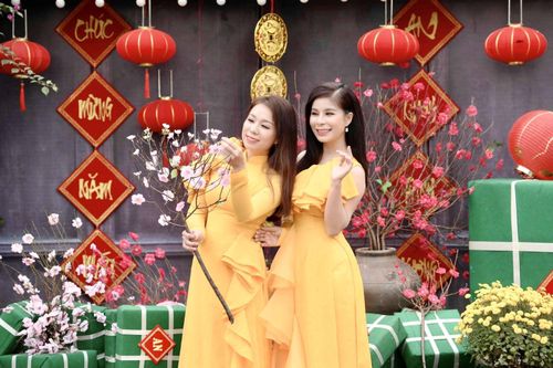 'Cánh thiệp đầu Xuân' của chị em Sao mai Thu Hà- Linh Hoa