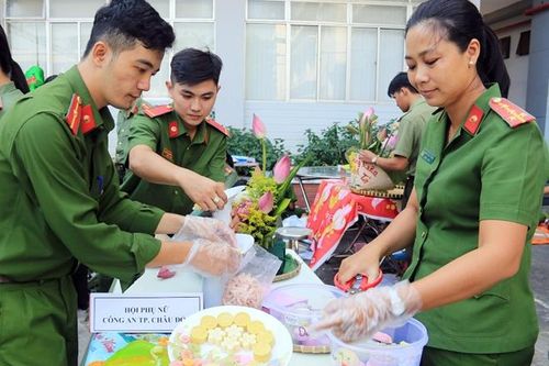 Công an An Giang tổ chức Hội thi làm bánh, mứt 'Hương sắc ngày Xuân'