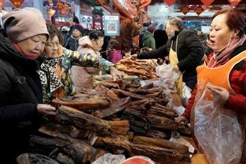 Dân Trung Quốc chật vật ăn Tết do giá heo tăng đến 200%