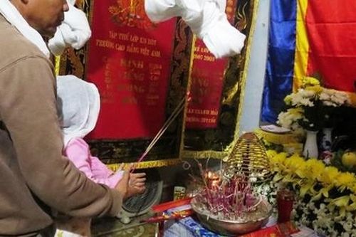 Lá thư đẫm nước mắt viết cho con của nữ điều dưỡng không may tử nạn trên đường