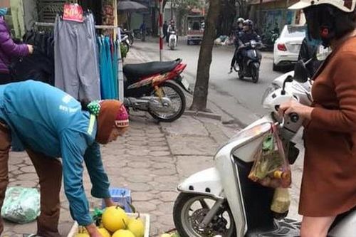 Vụ người phụ nữ mang thai phi xe cán nát mẹt hoa quả của người bán hàng rong: Nhân viên cửa hàng quần áo lên tiếng