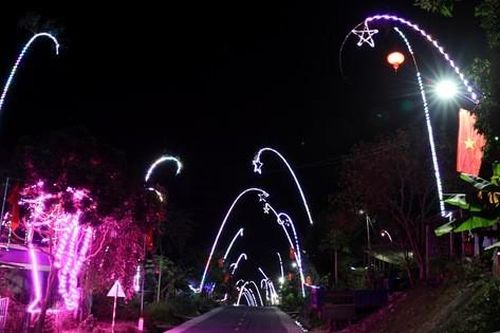 Lung linh sắc màu đón xuân từ những cây nêu trên các làng quê Nghệ - Tĩnh