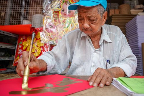 Ông đồ ở TP.HCM hơn 60 năm gắn bó với con chữ