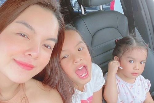 Phạm Quỳnh Anh bịn rịn khi 2 con gái đón Tết với Quang Huy