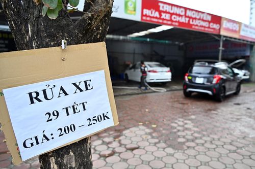 Giá dịch vụ rửa xe tăng gấp 5 lần ngày cận Tết