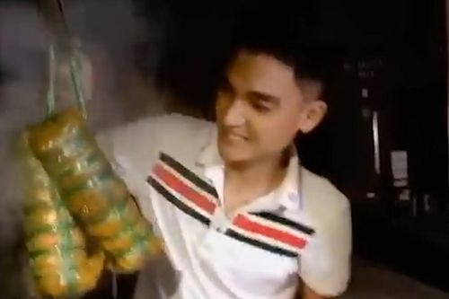 Mạc Văn Khoa khoe nồi bánh nhà làm