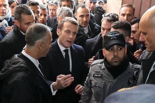 TT Macron quát nhân viên an ninh Israel khi thăm Jerusalem