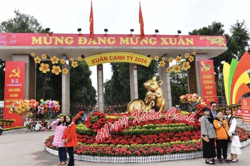 Rực rỡ cờ hoa mừng năm mới, mừng Đảng 90 mùa xuân