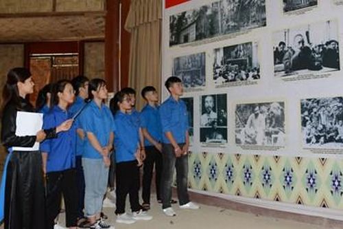 Tiếp nối truyền thống quê hương Thủ đô Kháng chiến, tiếp tục đổi mới mạnh mẽ, vững chắc