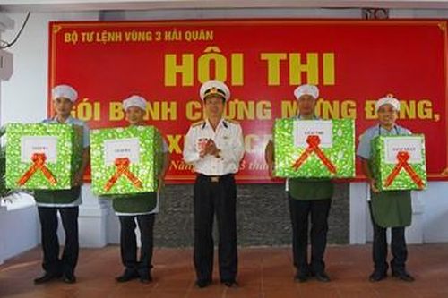 Rộn ràng hội thi gói bánh chưng ở Vùng 3 Hải quân