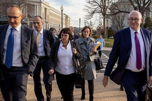 Bị Mỹ nói 'tồi tệ hơn Trung Quốc', EU lên 'dây cót' cho một cuộc chiến thương mại
