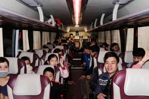 Hà Nội đưa 95.000 công nhân khó khăn về quê ăn Tết
