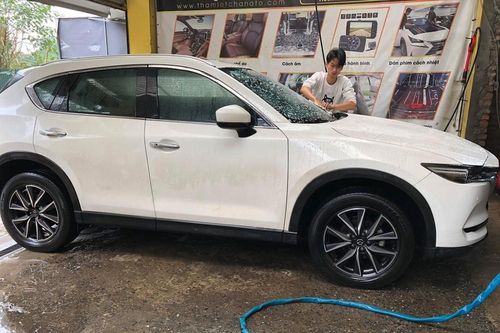 Dịch vụ rửa xe tấp nập, kiếm bộn tiền ngày giáp Tết