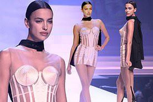 Irina Shayk diện váy siêu ngắn ôm sát đường cong tuyệt mỹ