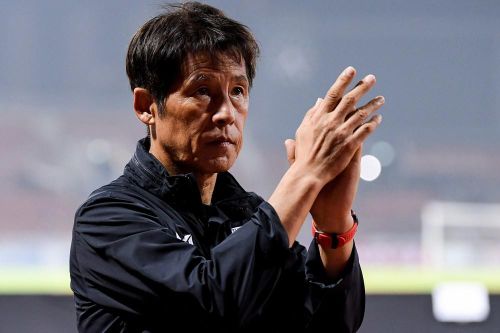 Liên tiếp thất bại, HLV Akira Nishino vẫn hưởng lương gấp đôi ông Park Hang Seo