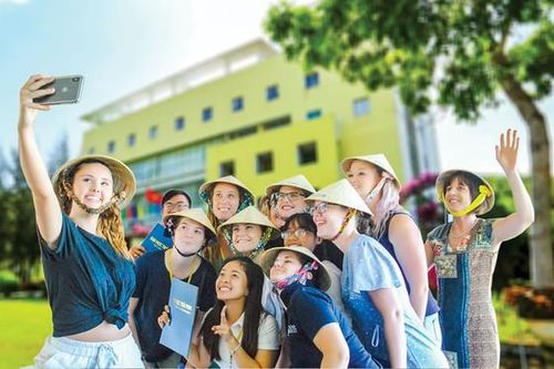 Trường Đại học Trà Vinh: Mô hình cho cộng đồng