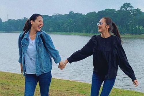 Tăng Thanh Hà và Thân Thúy Hà khổ sở than thở với nhau khi phải chăm con ngày cận Tết