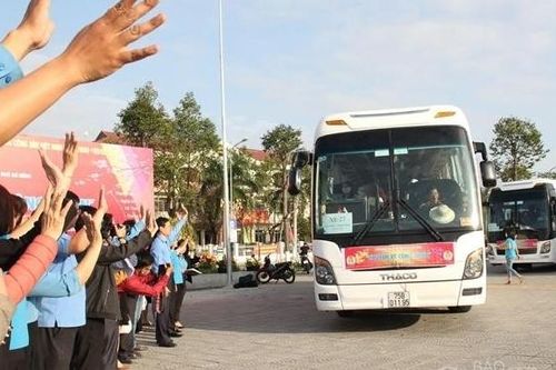 Đà Nẵng: Chuyến xe công đoàn đưa 2.500 công nhân về quê đón 'Tết sum vầy'