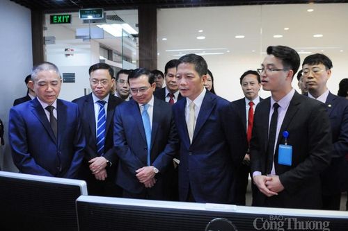 Bộ trưởng Trần Tuấn Anh chúc tết Trung tâm Điều độ hệ thống điện quốc gia và trạm 110 kV Thống Nhất