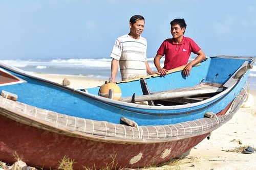 Khát vọng vươn khơi nơi miền chân sóng