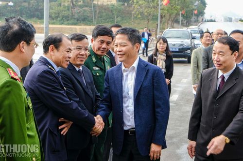 Bộ trưởng Trần Tuấn Anh kiểm tra tình hình thương mại biên giới tại Lạng Sơn trước thềm năm mới