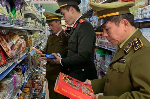 QLTT Lạng Sơn: Tấn công những địa bàn trọng điểm, bình ổn thị trường những ngày Tết