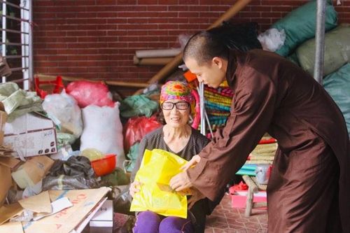 Nghệ An : Mang Tết đến với người vô gia cư