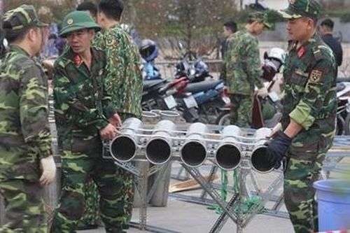 Cận cảnh 'trận địa' pháo hoa tại Hà Nội trước giờ khai hỏa